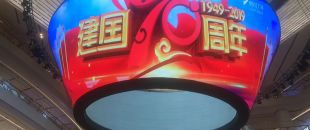 公司花20萬裝修的會議室，竟被客戶吐槽‘像網(wǎng)吧’？高級感會議室的屏幕選擇秘訣”
